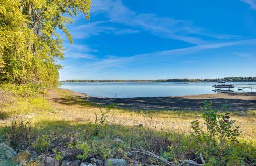 North Hero House | Waterfront Lake Champlain Home with Spacious Deck!