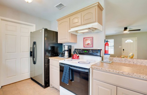 Emory House | Waterfront Lake Fork Getaway w/Dock Access