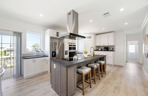 Taylor Creek House | Waterfront Lake House | Lake Access | King Bed