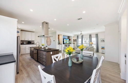 Taylor Creek House | Waterfront Lake House | Lake Access | King Bed