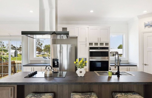 Taylor Creek House | Waterfront Lake House | Lake Access | King Bed