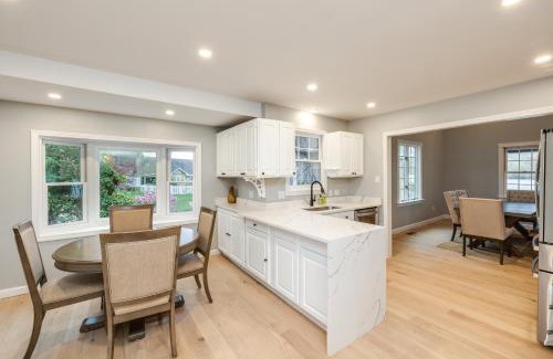 Lake Pocotopaug House | Waterfront Lake House
