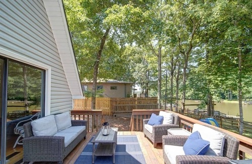 Southmont Cottage | Waterfront! Lake it Easy on High Rock Lake, Kayaks