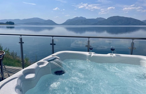 Kentallen Cottage | Waterfront Lodge 2 with Hot Tub - sleeps 5 guests in 2 bedrooms