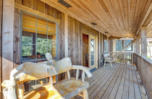 Quinlan House | Waterfront Lodge on Lake Tawakoni: Group Getaway!