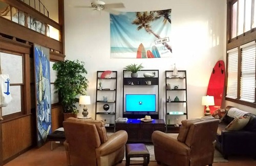 Freeport House | Waterfront Loft Getaway @ Historic Downtown Freeport
