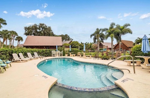 Okeechobee Cabin | Waterfront Log Cabin