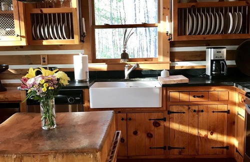 Clarksville House | WATERFRONT LOG HOME FOR FAMILY CHRISTMAS! HOT TUB/FIREPLACES/LARGE DECK/FIRE PIT