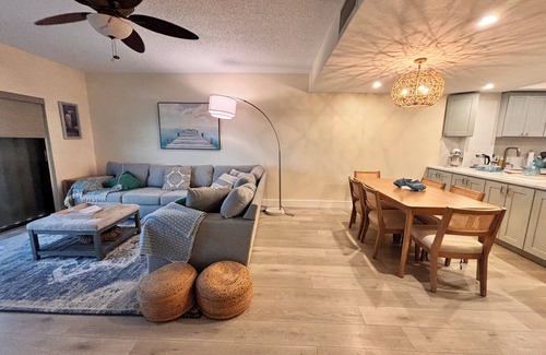 Longbeach Village Condo | Waterfront Longboat Key Retreat With Dream Views