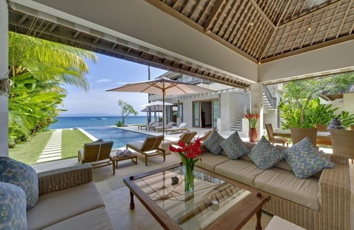 Candi Dasa Villa | Waterfront Luxury 4BR Villa - Candidasa! 6Min Drive To The Beach! W/Swim Pool!