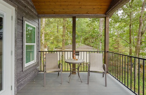 Muscle Shoals House | Waterfront Luxury Tiny Home 180 South on Wilson Lake Close to Robert Trent Jones