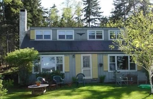 Hancock Point Cottage | Waterfront Maine cottage on Frenchmans bay, steps to dock