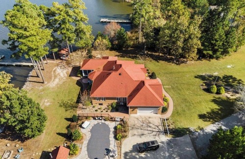 Pinecrest House | Waterfront Mansion w/Saltwater Pool, Dock, Game room, Tiki Bar, Kayaks + More