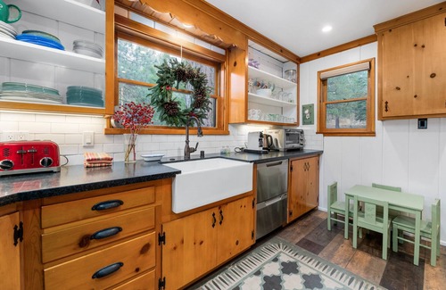 Boulder Bay House | Waterfront. Newly remodeled. Amazing Game Room with Roll-Up Garage Doors. Backyard & Dock! High End.