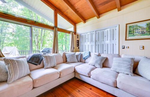 Cub Run House | Waterfront Nolin Lake Gem Guest House and Balcony