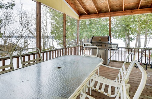 North Hero House | Waterfront North Hero Home w/Screened Porch