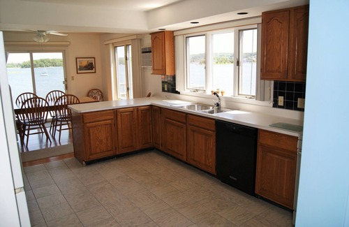 Portsmouth House | Waterfront Oasis-Dynamic Newport County: Kayaks-Fire Pit-BBQ.