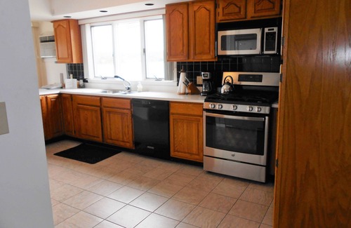 Portsmouth House | Waterfront Oasis-Dynamic Newport County: Kayaks-Fire Pit-BBQ.