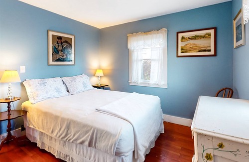 Pleasant Point Cottage | Waterfront Oasis w/ Amazing Harbor Views, Shared Dock & Free WiFi