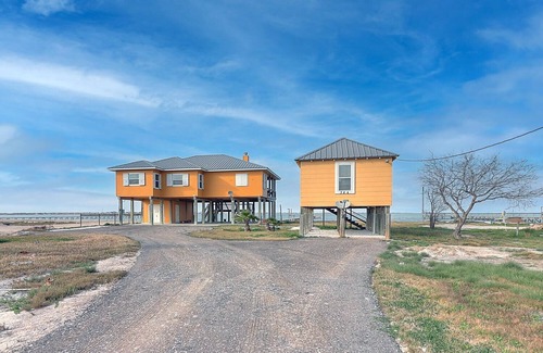 Taft House | Waterfront on Copano Bay with private pier! Hottub! Amazing views! Firepit!