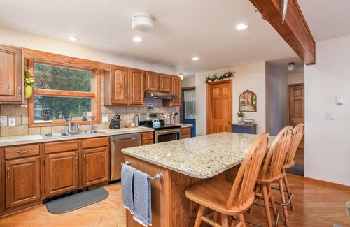 De Tour Village House | Waterfront Open Concept Cottage! Sleeps 10. Paddle boards included!