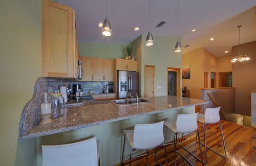 Spring Hill House | Waterfront Paradise ☼ Paddle to Gulf ☼ Resistance Swimming Spa