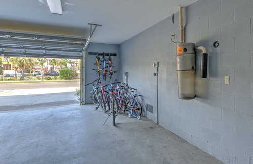 Apollo Beach House | Waterfront Paradise in Apollo Beach, with all the amenities you can think of.