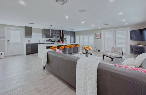 Cross Key Waterways House | Waterfront Paradise in Key Largo: A Spacious Corner Lot with 220ft of Dockage