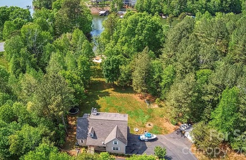 Scotts House | Waterfront Paradise on Lake Lookout Shoals