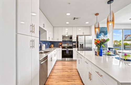 Central Sarasota Condo | Waterfront, Pet-Friendly Condo with Pool, Spa, and Fitness Center near Downtown Sarasota