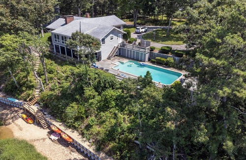 Cotuit House | waterfront-pool-large groups and families-kayaks & bikes-beach pass