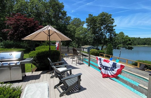 Cotuit House | waterfront-pool-large groups and families-kayaks & bikes-beach pass