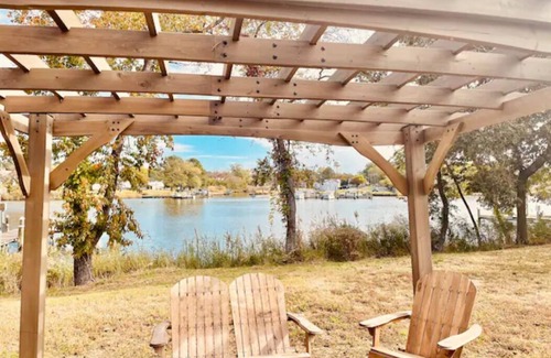 Secretary House | Waterfront, Private Saltwater Pool & Dock, Near Cambridge, Sleeps 10, Kayaks
