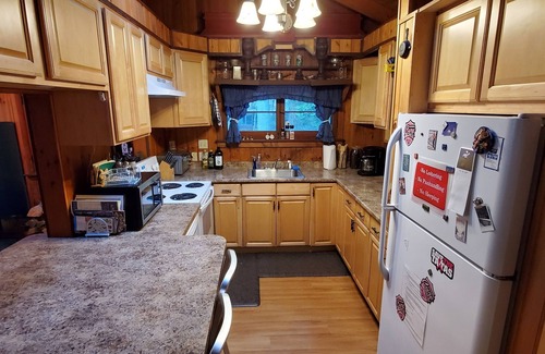 East Stroudsburg Cabin | Waterfront Private Bushkill Creek Cabin - Sleeps 6