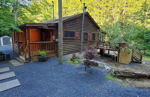 East Stroudsburg Cabin | Waterfront Private Bushkill Creek Cabin - Sleeps 6
