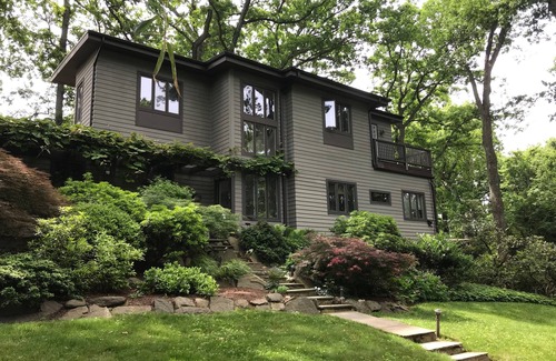 Norwalk House | Waterfront Private Beach community. 21.8K Jul/Sept. 9.6K Oct./Apr. 1 Month Min.