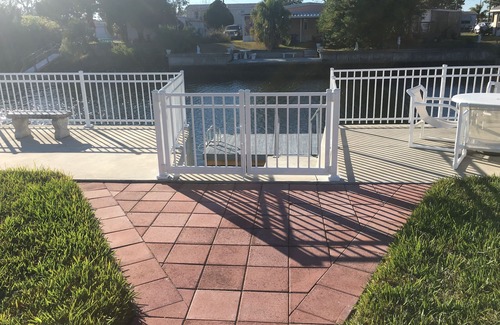 Signal Cove House | Waterfront/private dock. 4 kayaks and a canoe included! Pet friendly💕🐾🐠