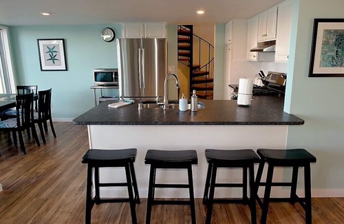 Lummi Island House | Waterfront Retreat w/Access to Swim Lake