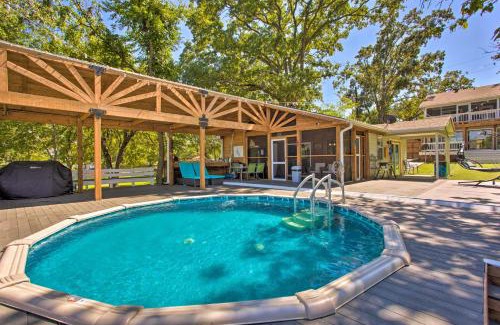 Quinlan House | Waterfront Retreat with Dock on Lake Tawakoni!