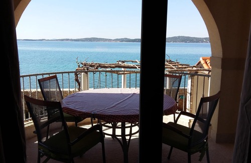 Bibinje Apartment | Waterfront Sea is your backyard