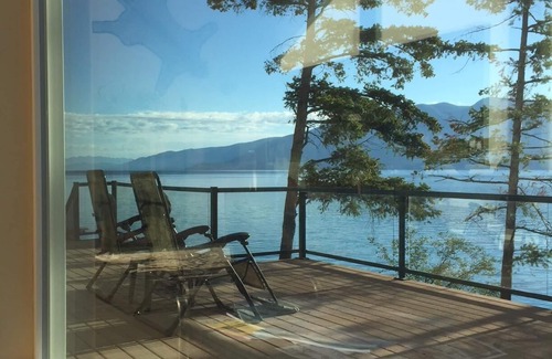 Finley Point House | Waterfront! Sleeps 6-8. Beach access. Sale! 325nt for June 2025.