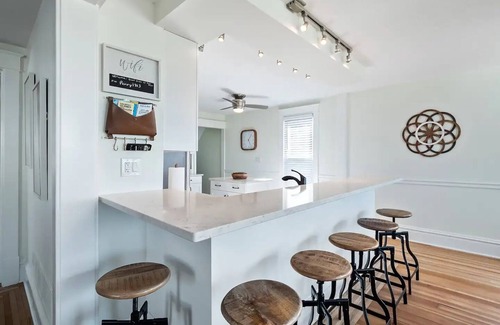 Port Clinton House | Waterfront sleeps 13 2-Kings/Crib/1st flr sleepernn