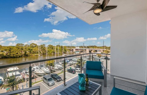 Merritt Island Condo | Waterfront Stateroom