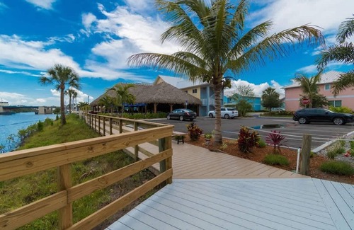 Merritt Island Condo | Waterfront Stateroom