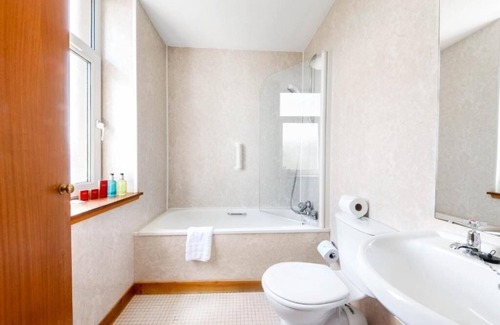 Oban Hotel | Waterfront Stay with Indoor Pool & Easy Access to Ganavan Beach
