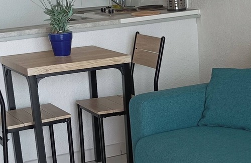 Moriani-Plage Apartment | Waterfront studio, sea-view terrace, direct access to the sea, parking.