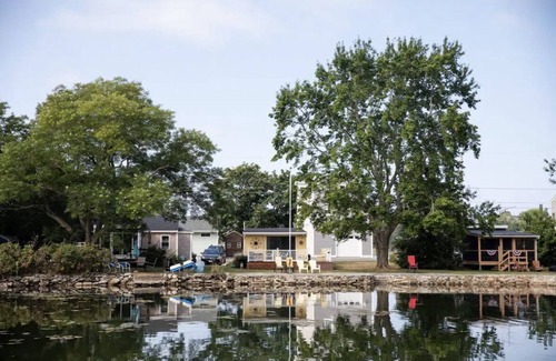 Tiverton Cottage | Waterfront Summer Cottage on Nanaquaket Pond
