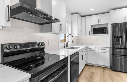 Chester House | Waterfront Sunset Bayview: sleeps 6