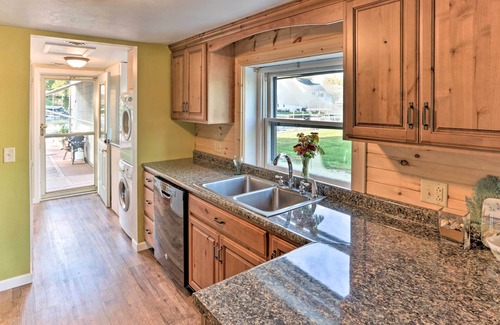 Enchanted Hills House | Waterfront Syracuse Home: Deck, Fire Pit & Kayaks