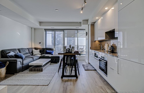 St. Lawrence Condo | Waterfront View 1BR & WFH in Luxury Building High Floor with Breathtaking Views